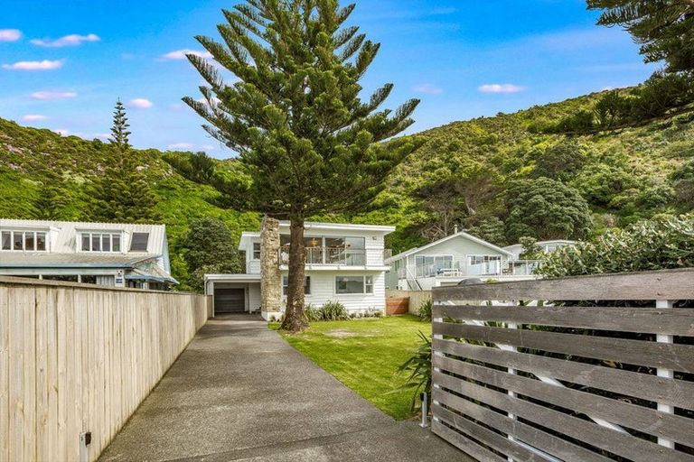 Photo of property in 185 Breaker Bay Road, Breaker Bay, Wellington, 6022