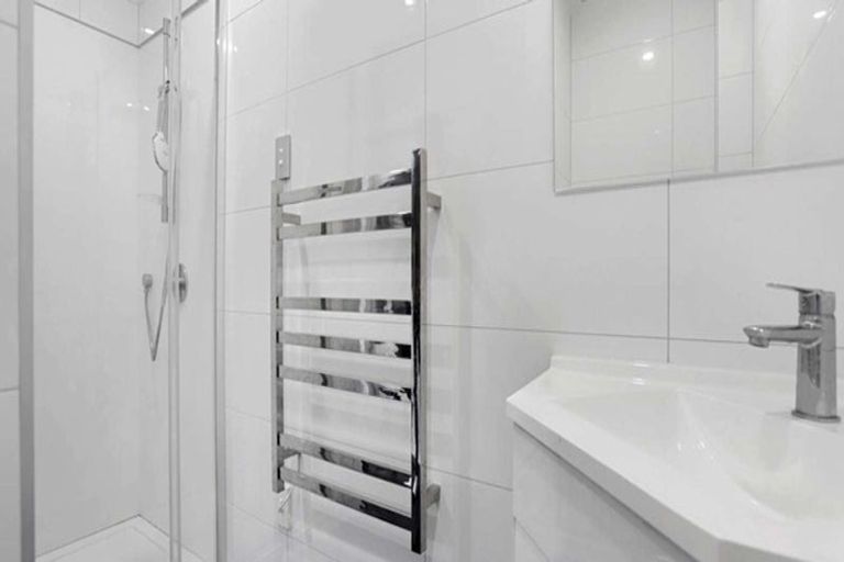 Photo of property in 152c Colwill Road, Massey, Auckland, 0614