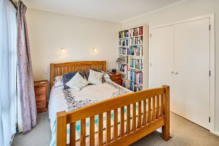 Photo of property in 46 Homewood Crescent, Karori, Wellington, 6012