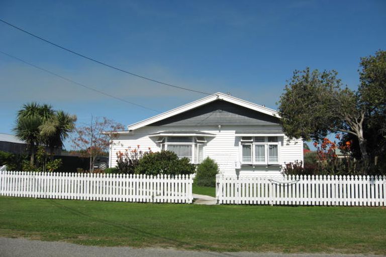 Photo of property in 1 Waiuku Street, Leeston, 7632