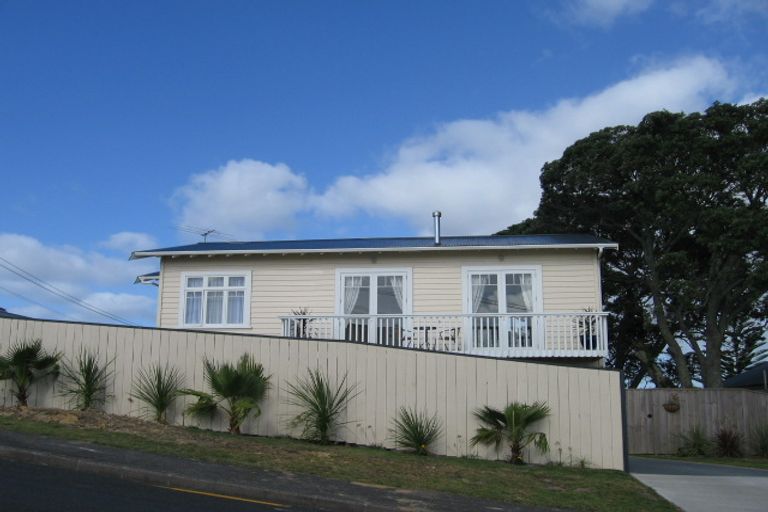 Photo of property in 10a Colonial Road, Birkenhead, Auckland, 0626