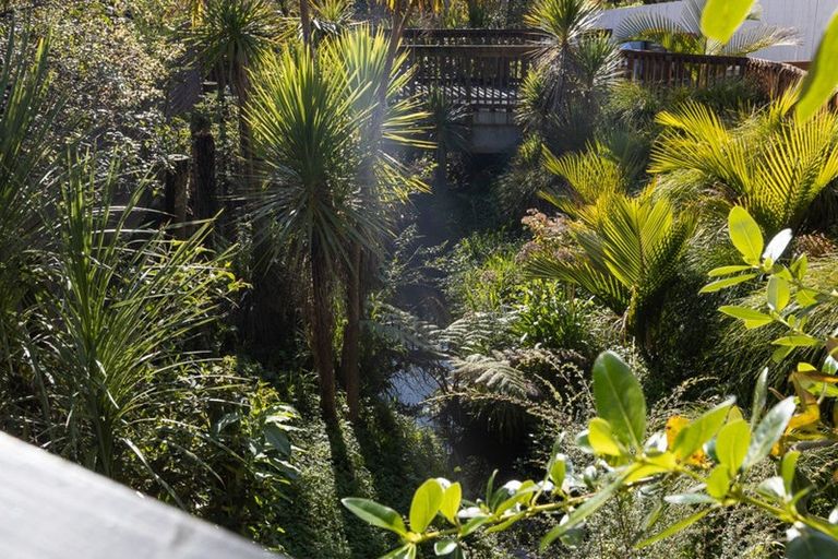 Photo of property in 3/39 Fairmount Road, Titirangi, Auckland, 0604