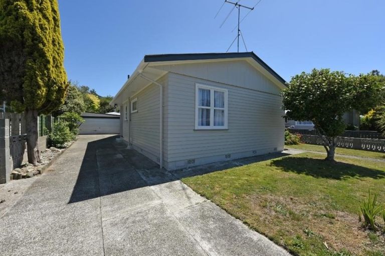 Photo of property in 16 Longfellow Street, Trentham, Upper Hutt, 5018