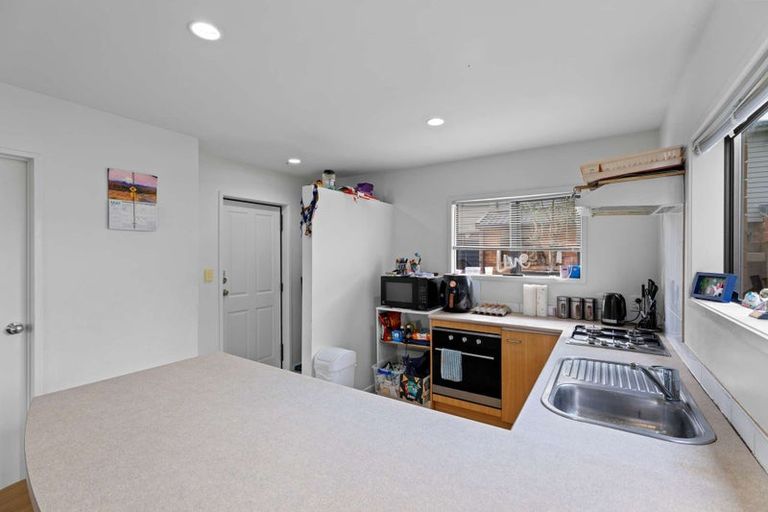 Photo of property in 4/36 West Coast Road, Glen Eden, Auckland, 0602