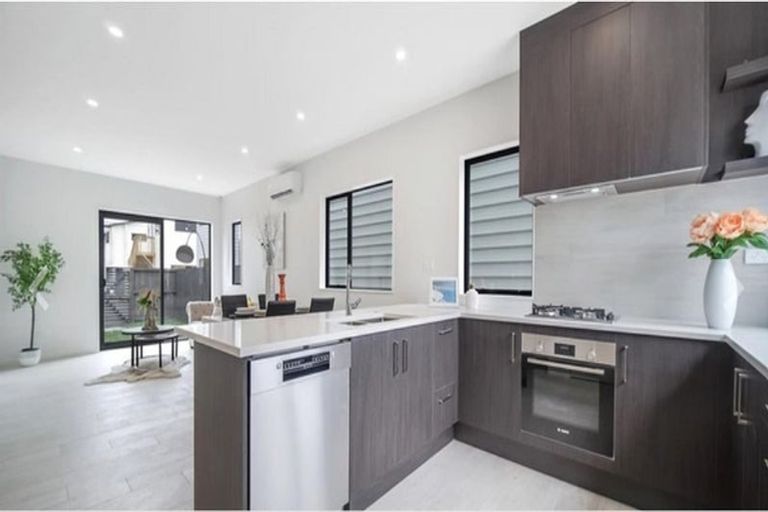 Photo of property in 99a Grove Road, Papakura, 2110