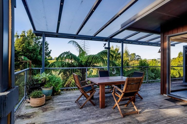 Photo of property in 127 Wairau Road, Oakura, 4314