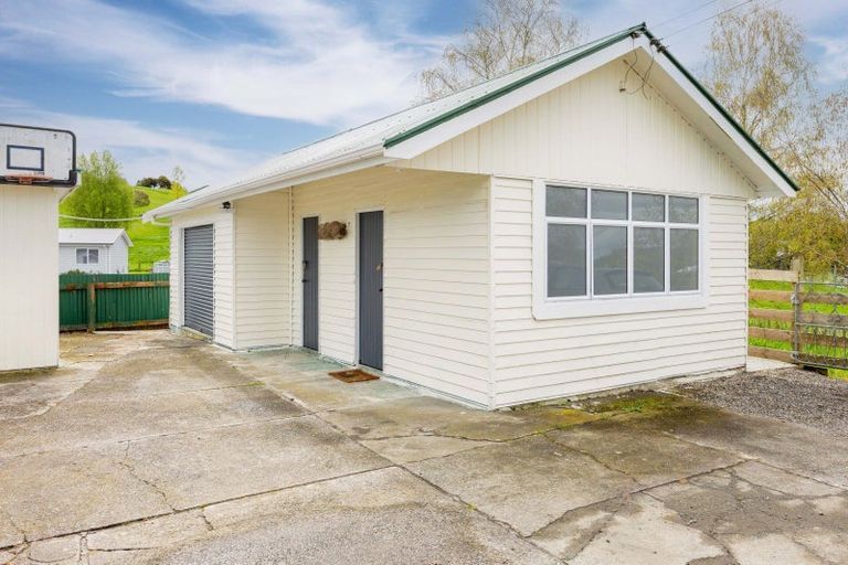 Photo of property in 16 Tamumu Road, Waipawa, 4210