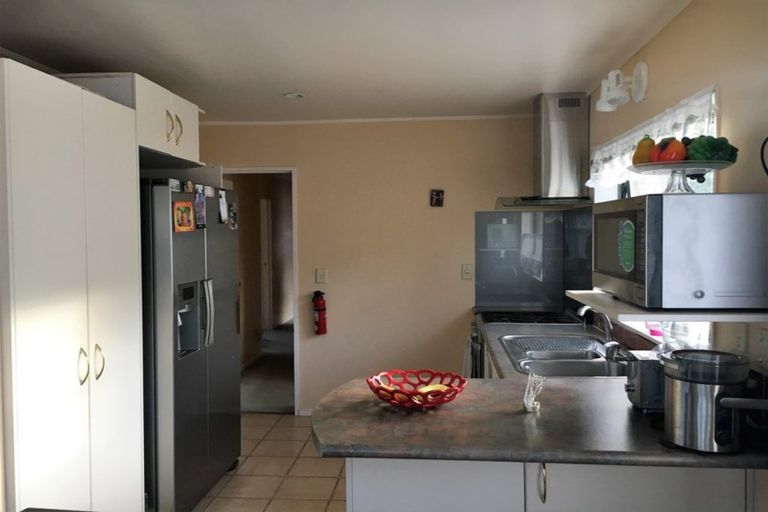 Photo of property in 1/3211 Great North Road, New Lynn, Auckland, 0600