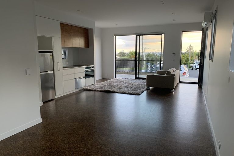 Photo of property in 14 City View Terrace, Birkenhead, Auckland, 0626