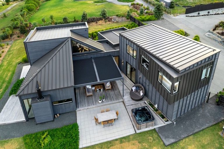 Photo of property in 11 Laguna Place, Matakatia, Whangaparaoa, 0930