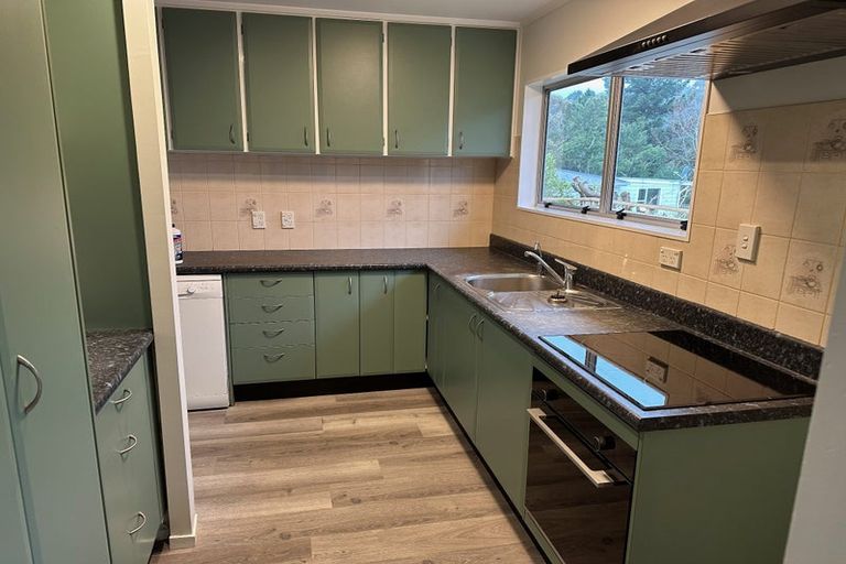 Photo of property in 33 Woolwich Close, Whitby, Porirua, 5024