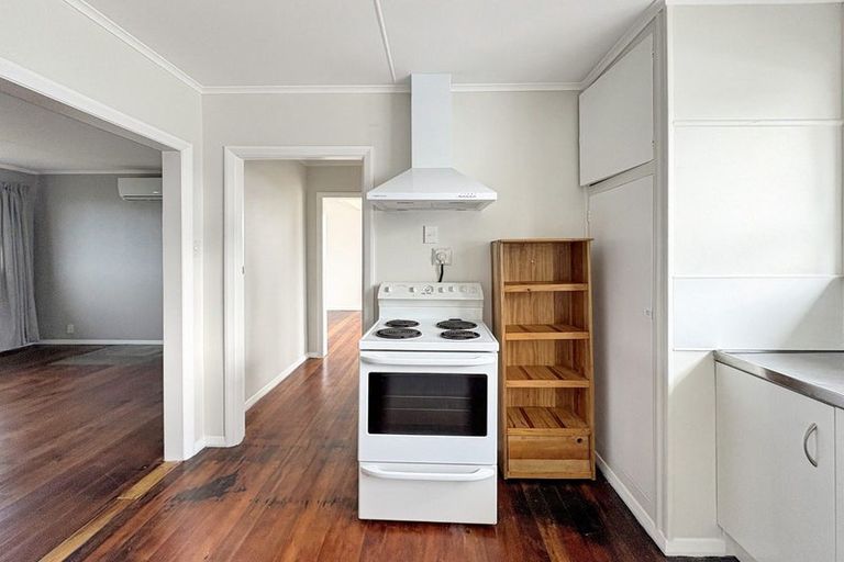 Photo of property in 14 Egmont Street, Castlecliff, Whanganui, 4501