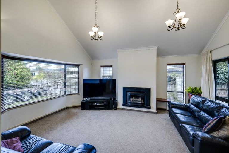 Photo of property in 10 Knightsbridge Place, Taradale, Napier, 4112