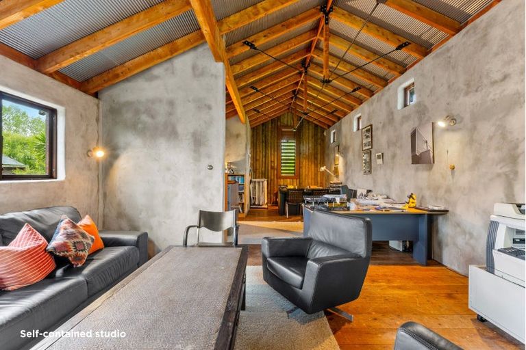 Photo of property in 42 Dysart Lane, Kumeu, 0891