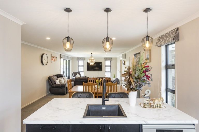 Photo of property in 3 Rangeview Drive, Kelvin Grove, Palmerston North, 4414