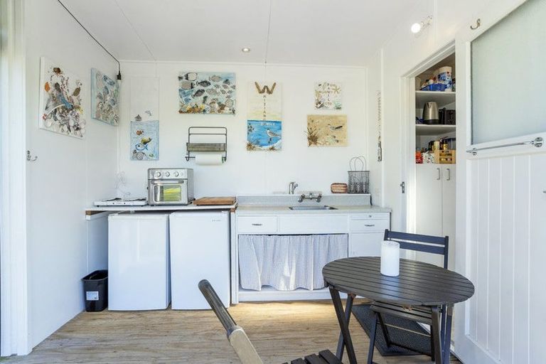 Photo of property in 14 Mermaid Place, Whitianga, 3510