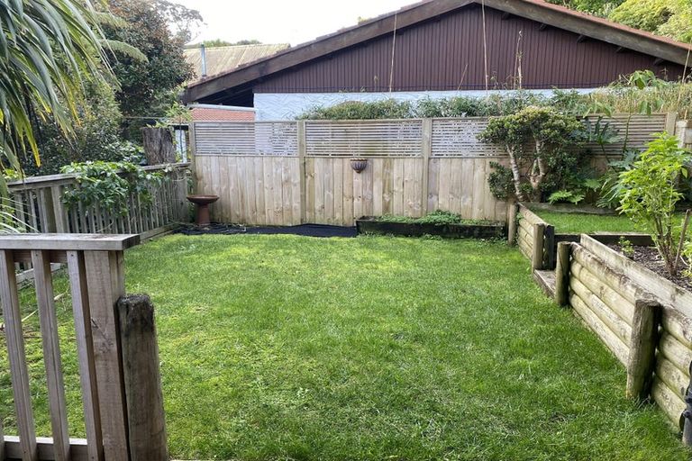 Photo of property in 1/20 Colonial Road, Birkenhead, Auckland, 0626