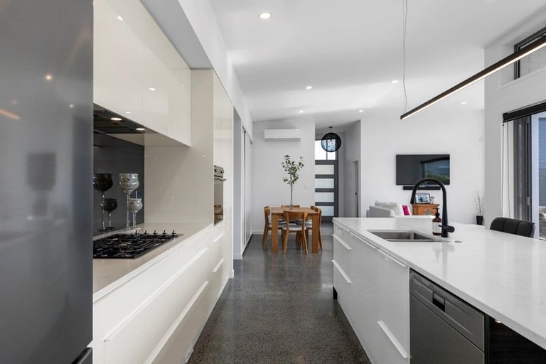Photo of property in 2 Makura Drive, Papamoa Beach, Papamoa, 3118