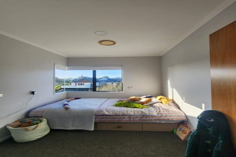 Photo of property in 18 Arden Place, Oakura, 4314