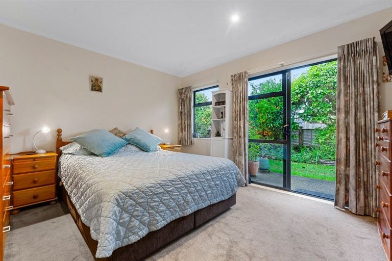 Photo of property in 14 Francis Skinner Place, Orewa, 0931