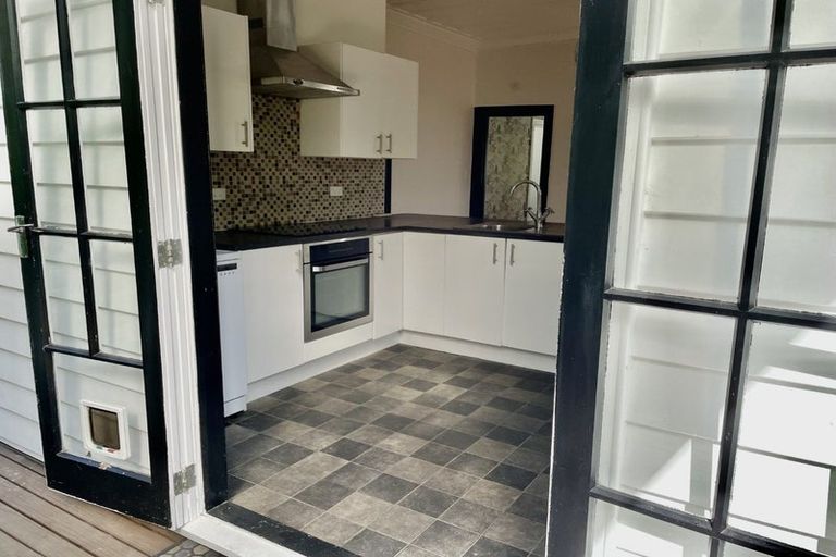 Photo of property in 131 Shakespeare Road, Bluff Hill, Napier, 4110