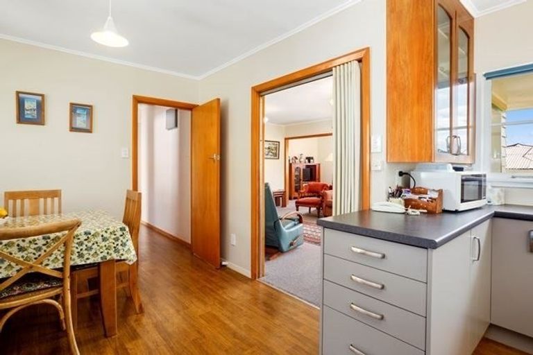 Photo of property in 52 Chester Road, Tawa, Wellington, 5028