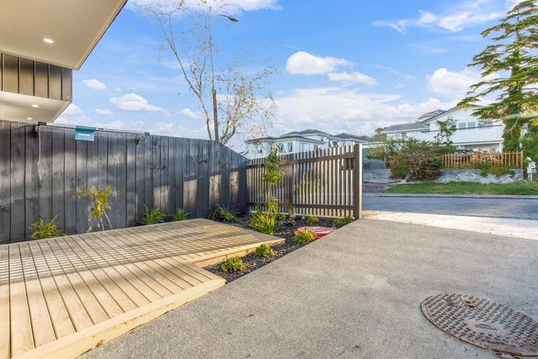 Photo of property in 15 Locket Road, Glenfield, Auckland, 0629