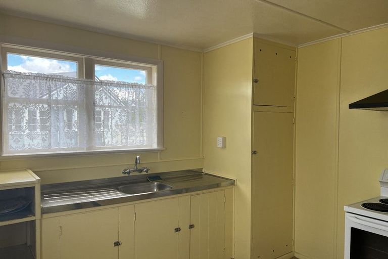 Photo of property in 13 Goldsmith Crescent, Levin, 5510