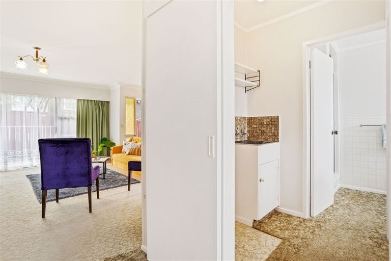 Photo of property in 2/8 Pamela Place, New Lynn, Auckland, 0600