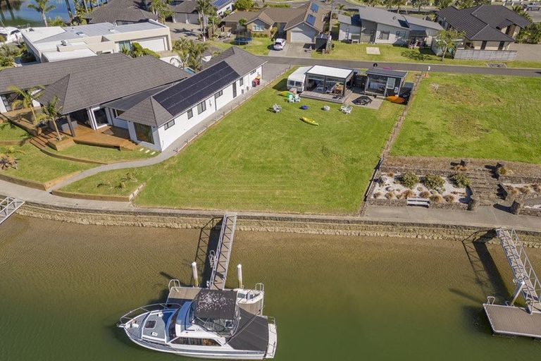 Photo of property in 14 Mermaid Place, Whitianga, 3510
