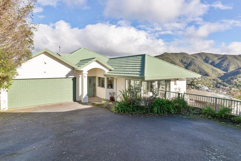 Photo of property in 1 Becker Way, Karori, Wellington, 6012