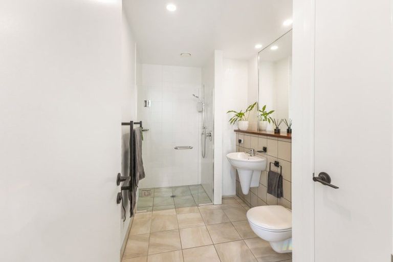 Photo of property in Bridgewater Apartments, 201/7 Te Rangi Cross Road, Paihia, 0200