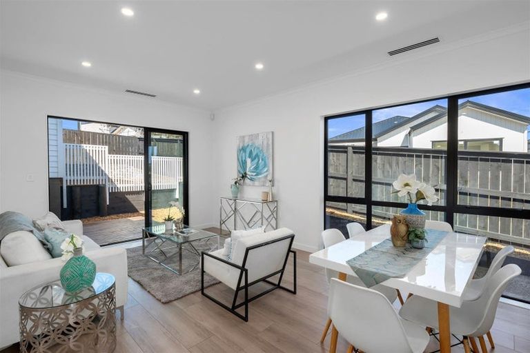 Photo of property in 52 Whakairo Crescent, Gulf Harbour, Whangaparaoa, 0930