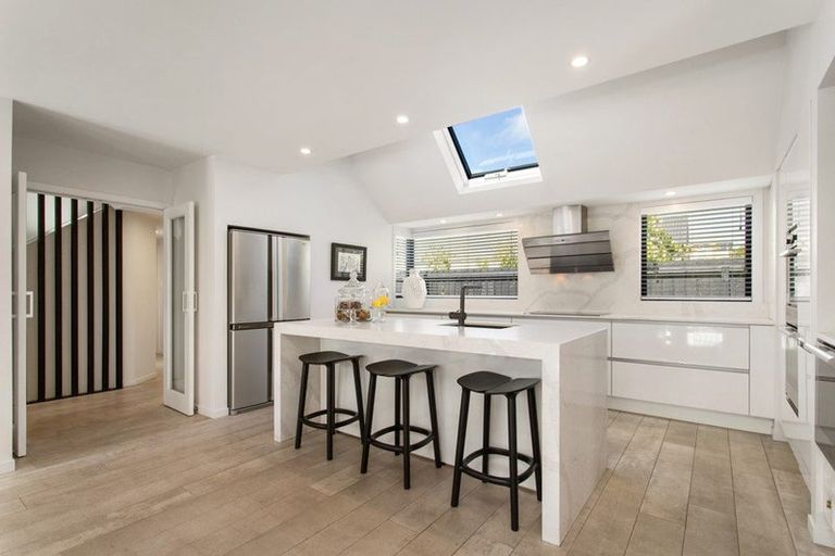 Photo of property in 2 Wairarapa Terrace, Merivale, Christchurch, 8014