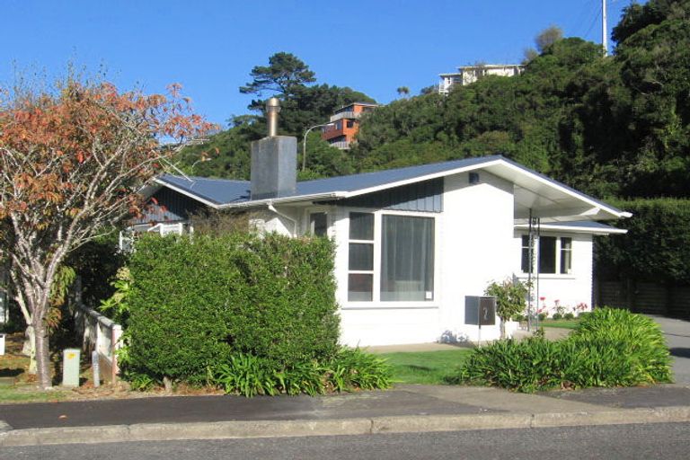 Photo of property in 2 Silverbirch Grove, Churton Park, Wellington, 6037