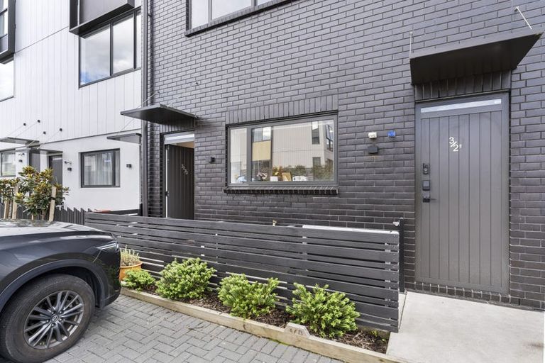 Photo of property in 3/73 Hobsonville Point Road, Hobsonville, Auckland, 0616