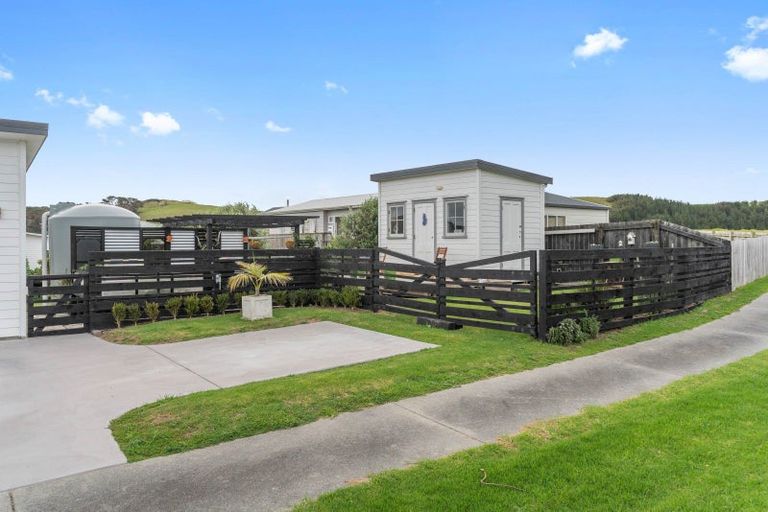 Photo of property in 1 Snapper Street, Baylys Beach, Dargaville, 0377