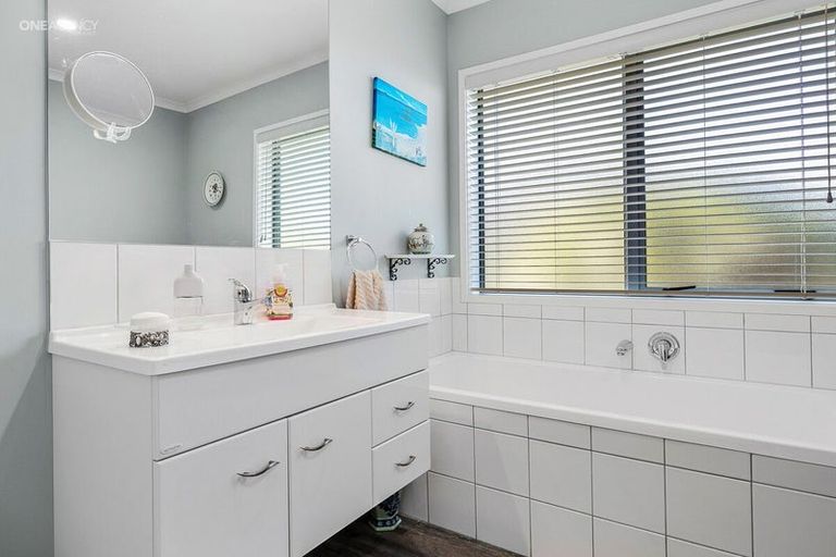 Photo of property in 18 Sincock Place, Kaiapoi, 7630