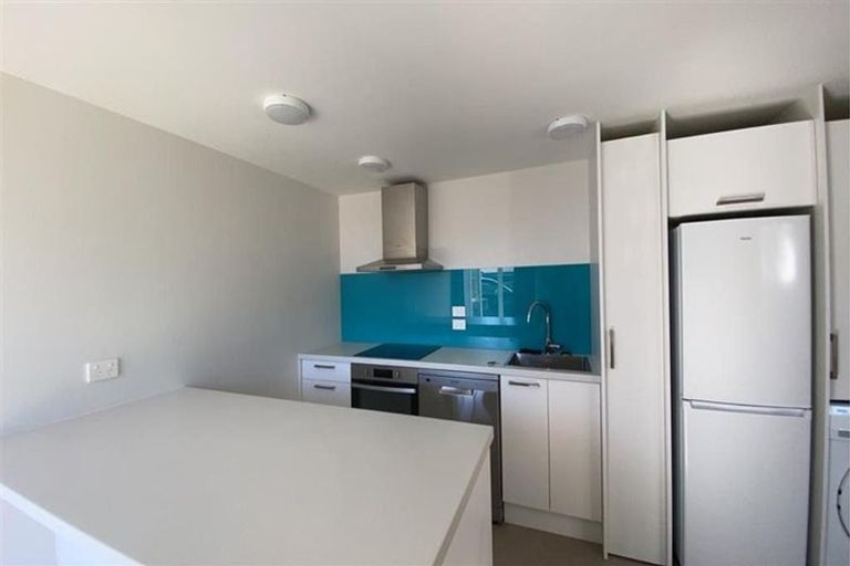 Photo of property in 1/53 Seaview Road, Glenfield, Auckland, 0629