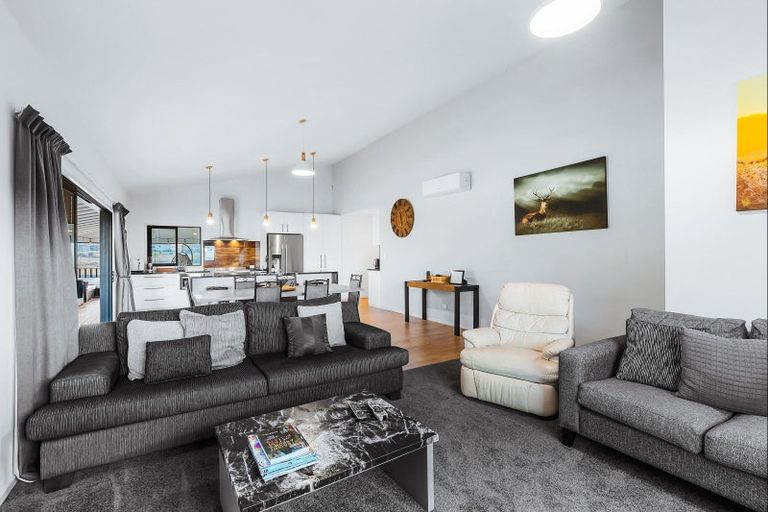 Photo of property in 14 Komahimahi Way, Motuoapa, 3382