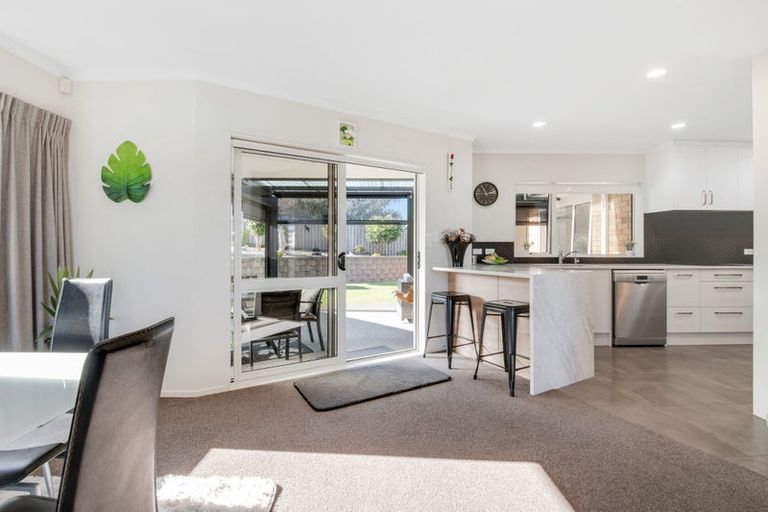 Photo of property in 84 Tauranga Place, Orewa, 0931