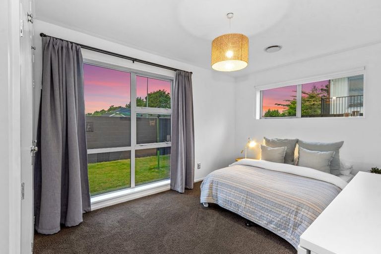 Photo of property in 1 Dunrobin Place, Avonhead, Christchurch, 8042