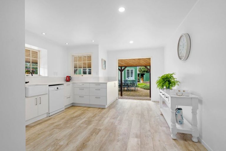 Photo of property in 261 Shakespeare Street, Leamington, Cambridge, 3432