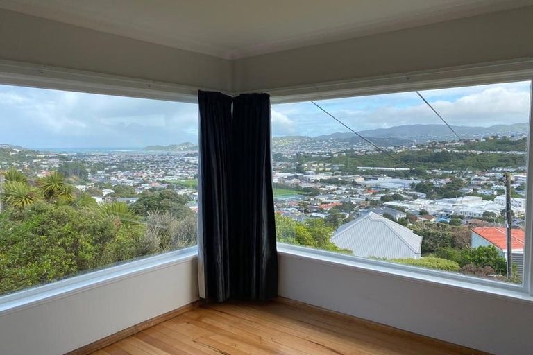Photo of property in 108 Nevay Road, Karaka Bays, Wellington, 6022