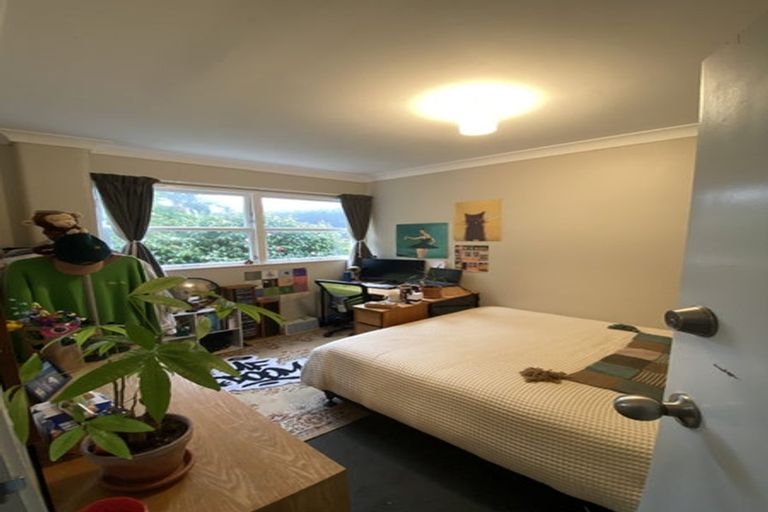 Photo of property in 70 Kelburn Parade, Kelburn, Wellington, 6012