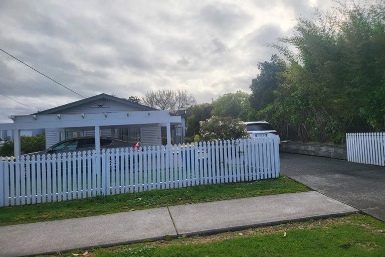 Photo of property in 11a Newington Road, Henderson, Auckland, 0612