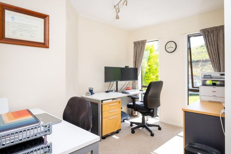 Photo of property in 9 Cumberland Rise, Taradale, Napier, 4112