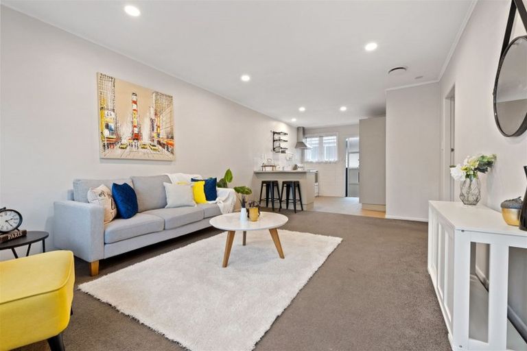 Photo of property in 2/102 Mcleod Road, Te Atatu South, Auckland, 0610