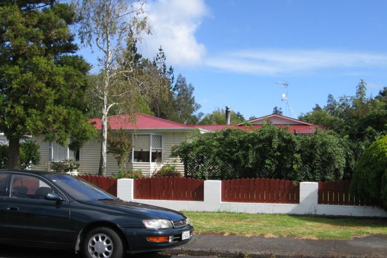 Photo of property in 8 Kingdale Road, Henderson, Auckland, 0610