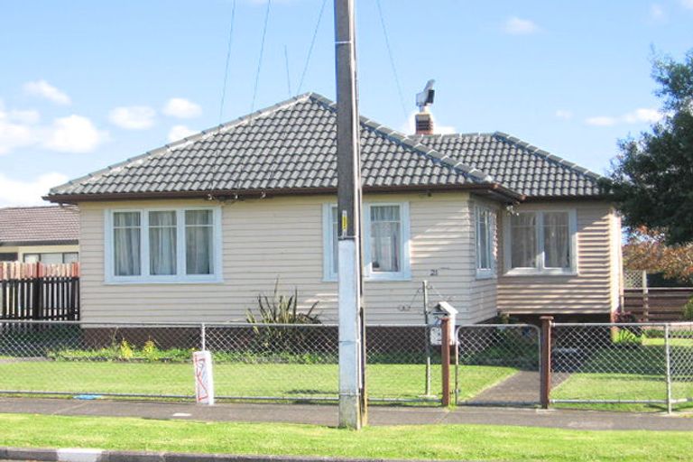 Photo of property in 21 Churchill Avenue, Manurewa, Auckland, 2102